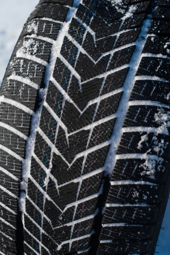 фото протектора и шины WINTERHAWKE II Шина ZMAX WINTERHAWKE II 245/40 R20 99V